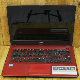 Laptop Acer One 14 Z1402 Fullset