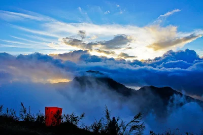 Sunset Plawangan Sembalun an altitude 2639 meters - Mount Rinjani