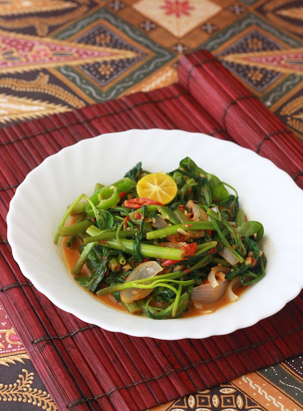 Stir-fried Sambal Kangkong recipe by SeasonWithSpice.com