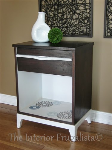 A mid-century modern Kaufman Furniture end table makeover with a high contrast dark walnut stain and white chalk paint combo plus retro stencil detail.