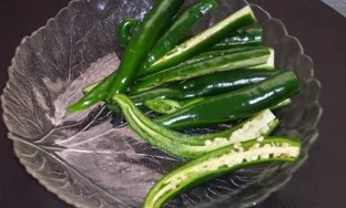 chop-the-green-chillies