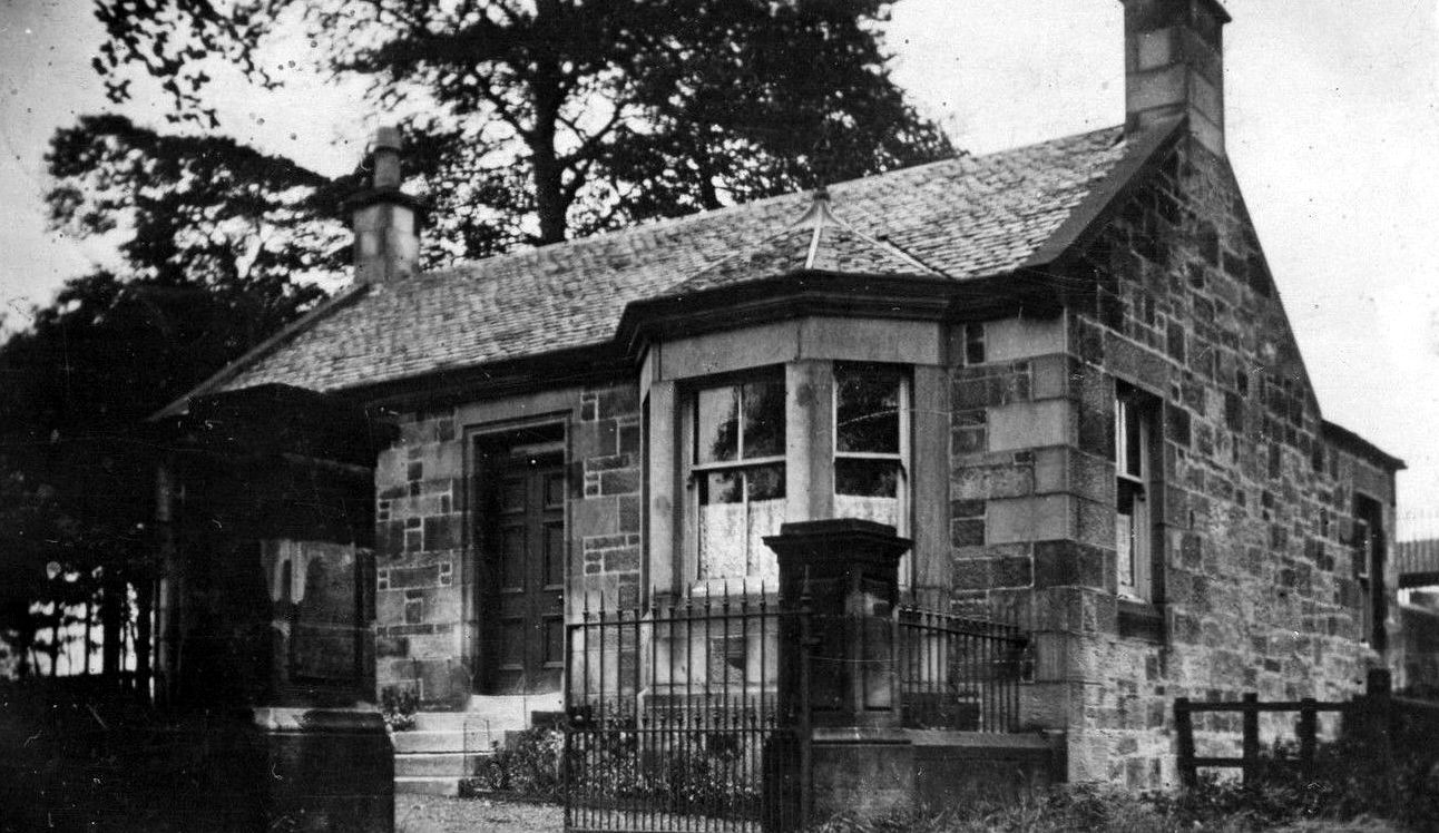 Tour Scotland Photographs Old Photograph Gamekeepers House Holytown