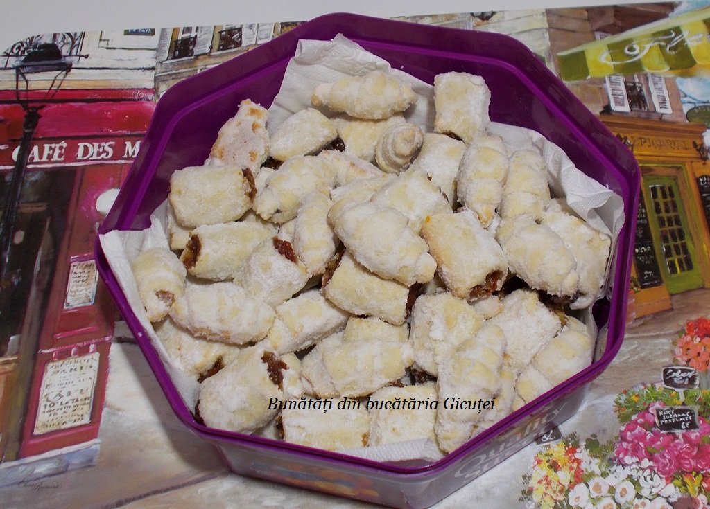 Cornulete fragede cu untura si smantana Bunătăți din bucătăria Gicuței