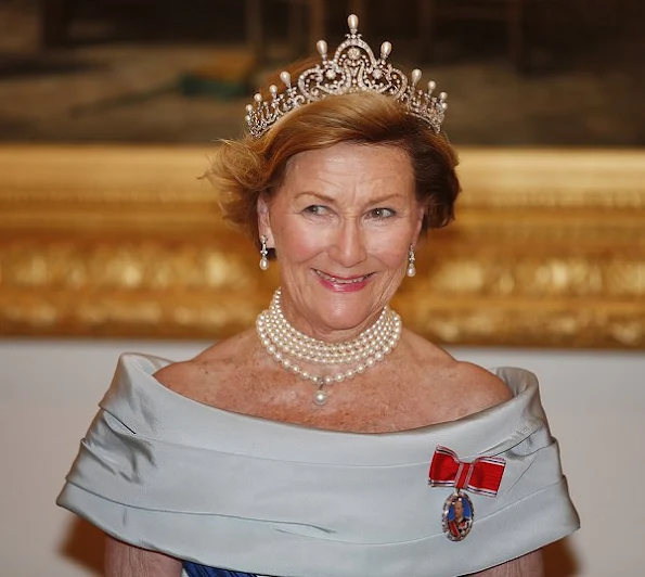 iara, diamond, queen sonja tiara, State visit of the King Harald and Queen Sonja in Finland, President Sauli Niinistö and his wife Jenni Haukio, Pearl brecelet, Pearl earrings, pearls necklace, gala dinner wore dress, gown