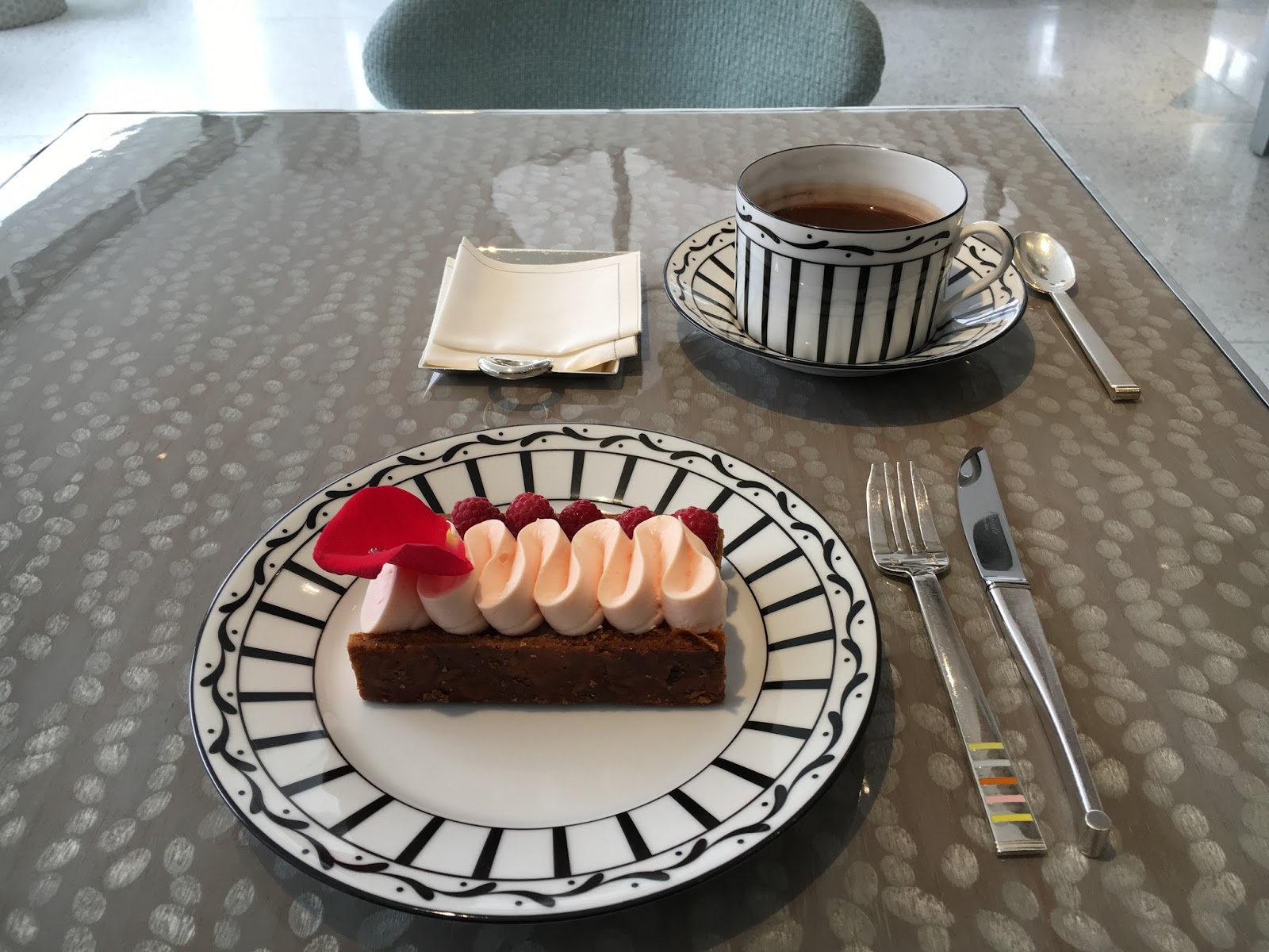 Cafe Dior by Pierre Herme Seoul, South Korea Travel is my favorite