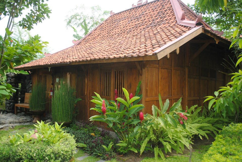 indonesian ancient Rumah Khas Penduduk Jawa Tengah dan DIY indonesian ancient Rumah Khas Penduduk Jawa Tengah dan DIY