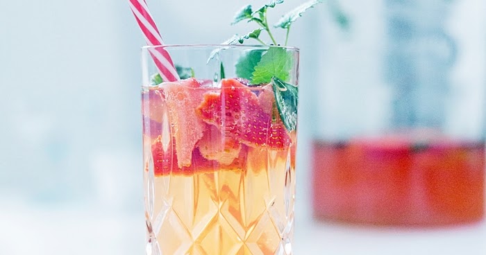Fruchtig-Spritziger Erdbeer-Sekt Cocktail mit Minze | Fashion Kitchen