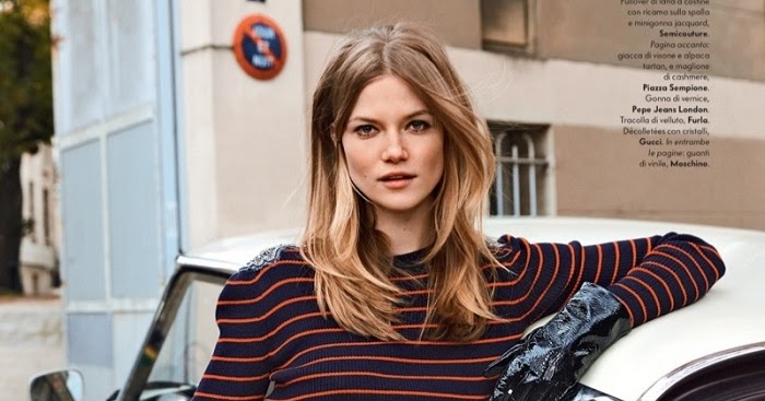 Hily Designs: Kasia Struss lleva diseños de moda de los años 60 para