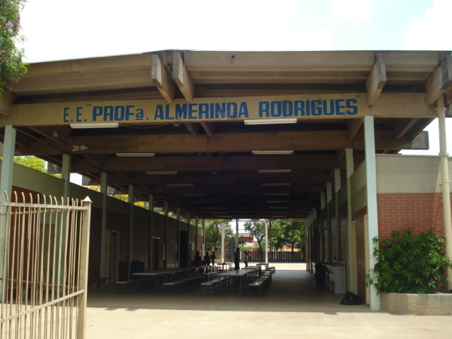 E.E. Almerinda Rodrigues - Mogi Guaçu: Apresentação com fotos da Escola