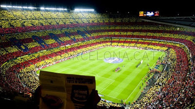 Senyera Camp Nou al sonar el himno del Barça por
la independencia de Cataluña