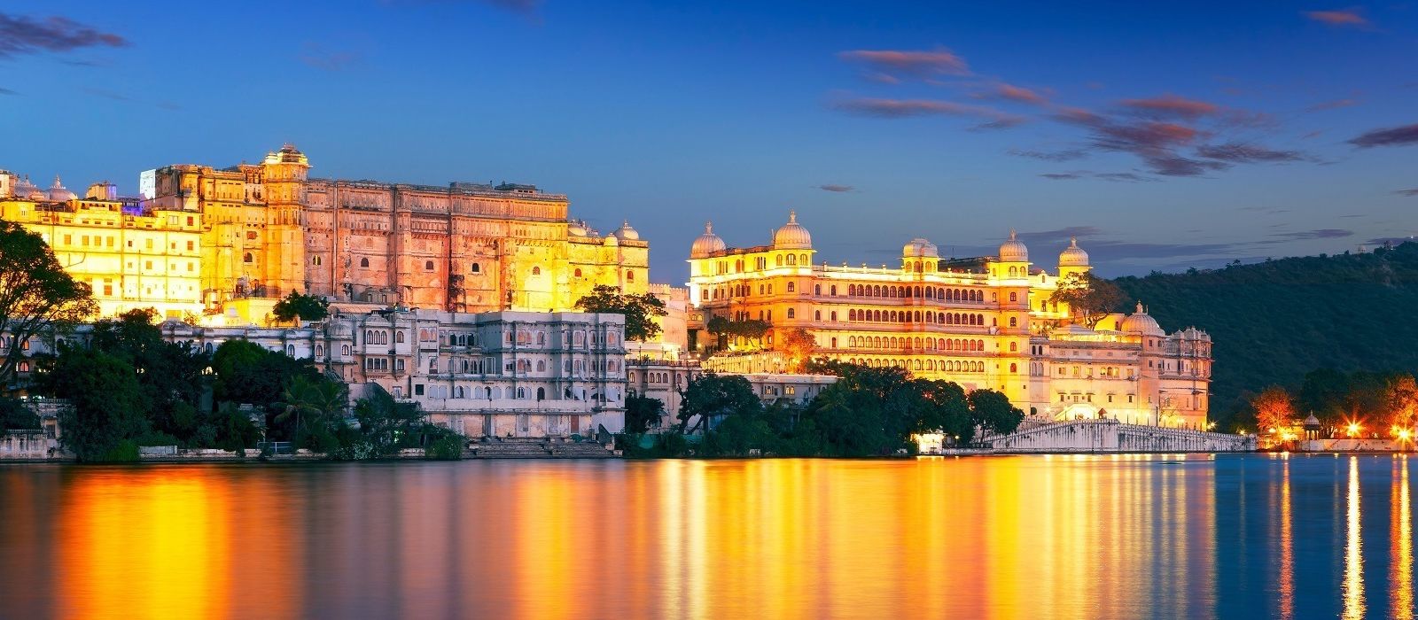 Top 6 Places to visit In Udaipur - The City Of Lakes - Travel Hacks