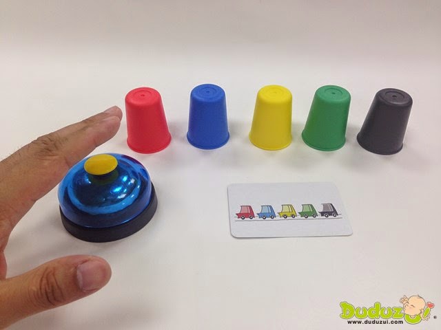 快手疊杯 Speed Cups 完成題卡指示顏色順序，趕快按鈴！