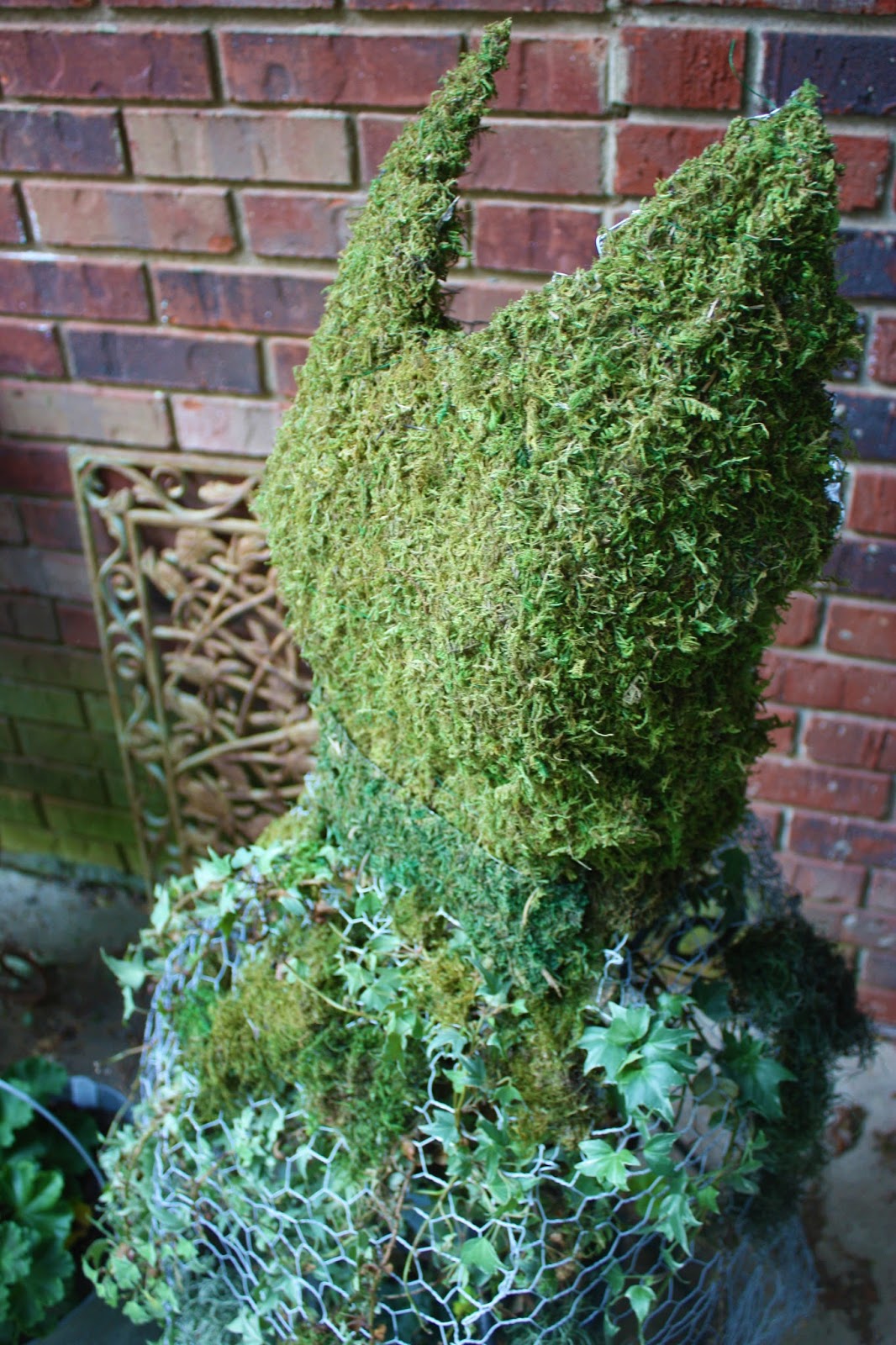 Pen & Hive How To Turn a Chicken Wire Ghost Sculpture into a Garden