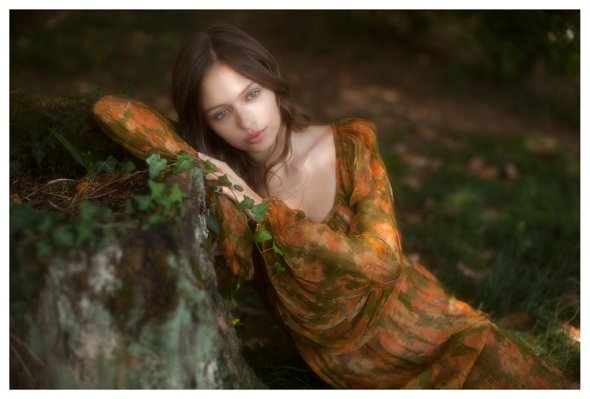 A bela modelo Sabrina Barca em meio a natureza na fotografia fashion de Vivienne Mok Vivienne Mok fotografia fashion mulheres modelos Sabrina Barca floral natureza beleza