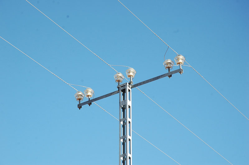 De Alta a Baja tensión Partes de un poste eléctrico