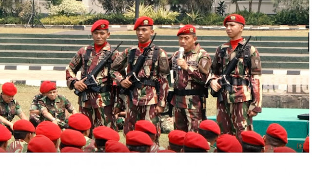 Viral KSAD Jenderal Mulyono Buang Pangkat Di Depan Prajurit Kopassus Viral KSAD Jenderal Mulyono Buang Pangkat Di Depan Prajurit Kopassus