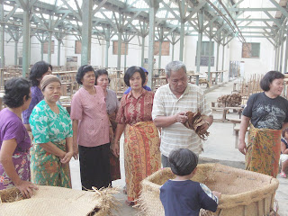 http://cintaperkebunan.blogspot.co.id/2011/10/momentum-sang-maestro-tembakau.html