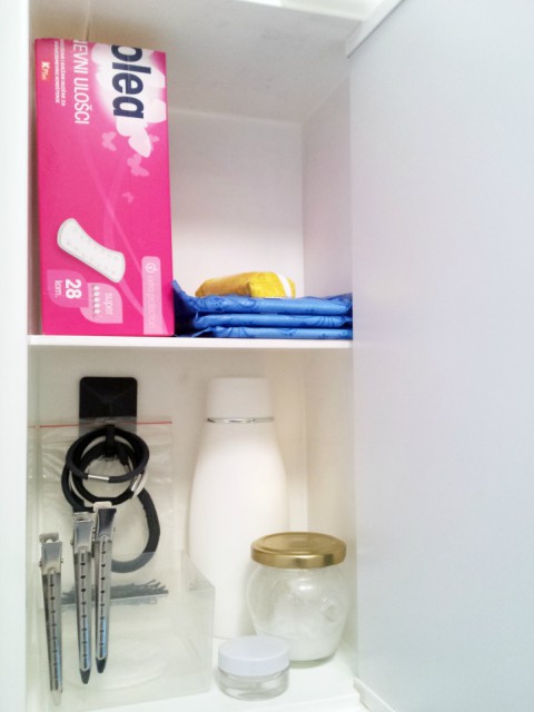 Kukice - vješanje gumica za kosu u kupaonskom ormariću