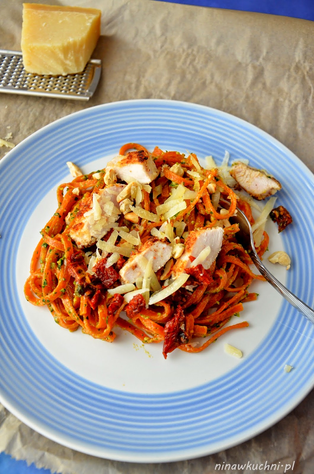 Makaron z pesto, indykiem i suszonymi pomidorami Nina w kuchni