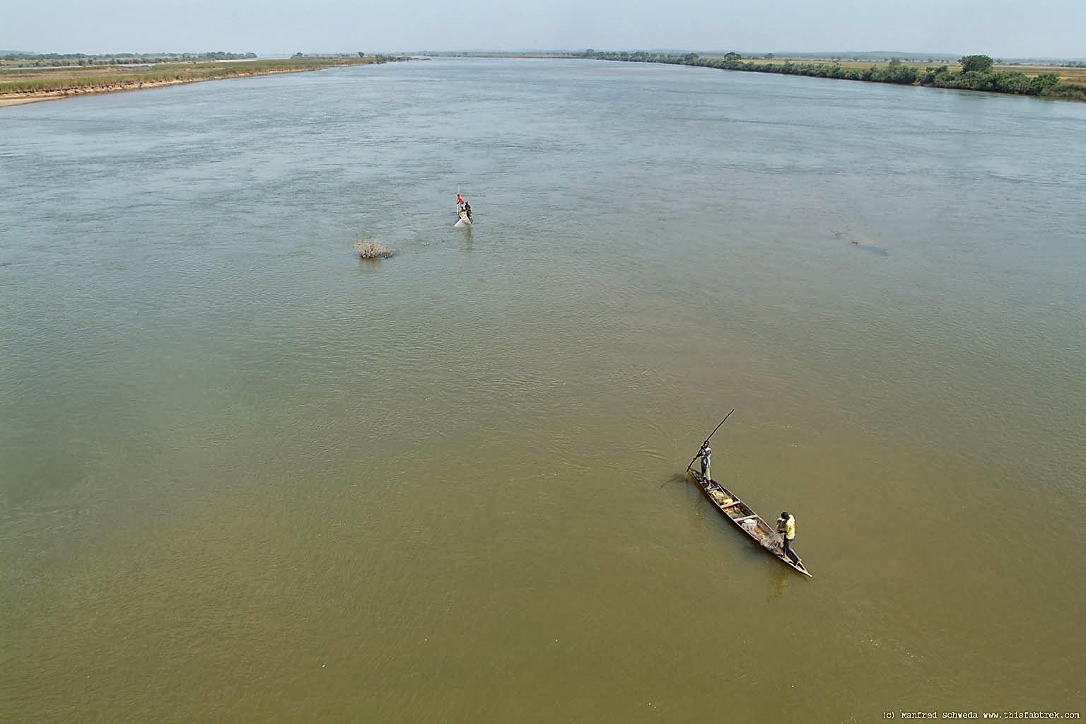 Реки и озера нигерии. Река нигер в Африке. Река нигер в Нигерии. Излучина реки нигер. Река нигер в мали.