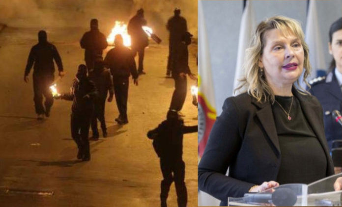 Παπακώστα. Τα Εξάρχεια είναι κέντρο τέχνης και πολιτισμού!! Παπακώστα. Τα Εξάρχεια είναι κέντρο τέχνης και πολιτισμού!!