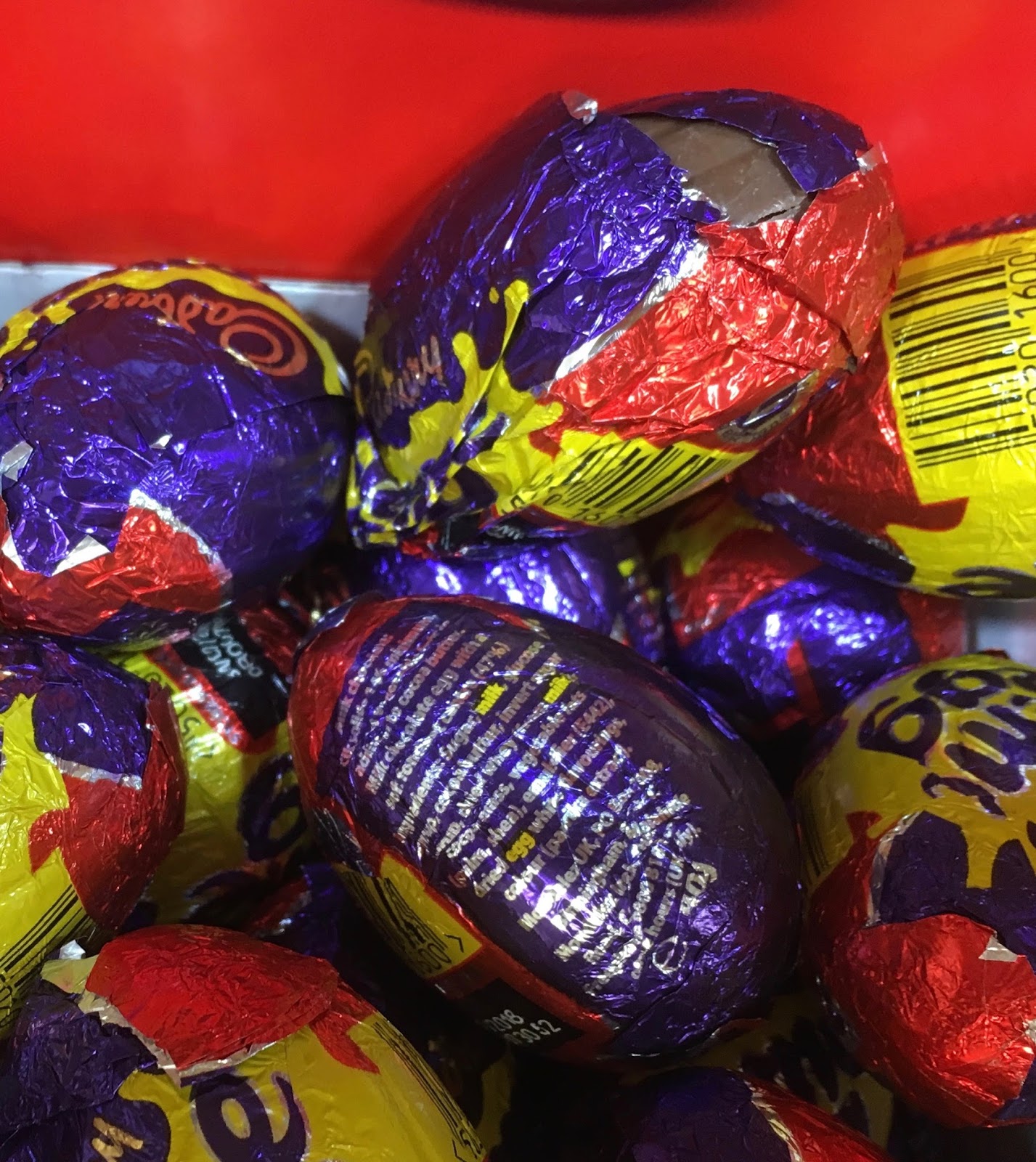 FOODSTUFF FINDS Cadbury Creme Egg 2018 Unwrapped By Cinabar
