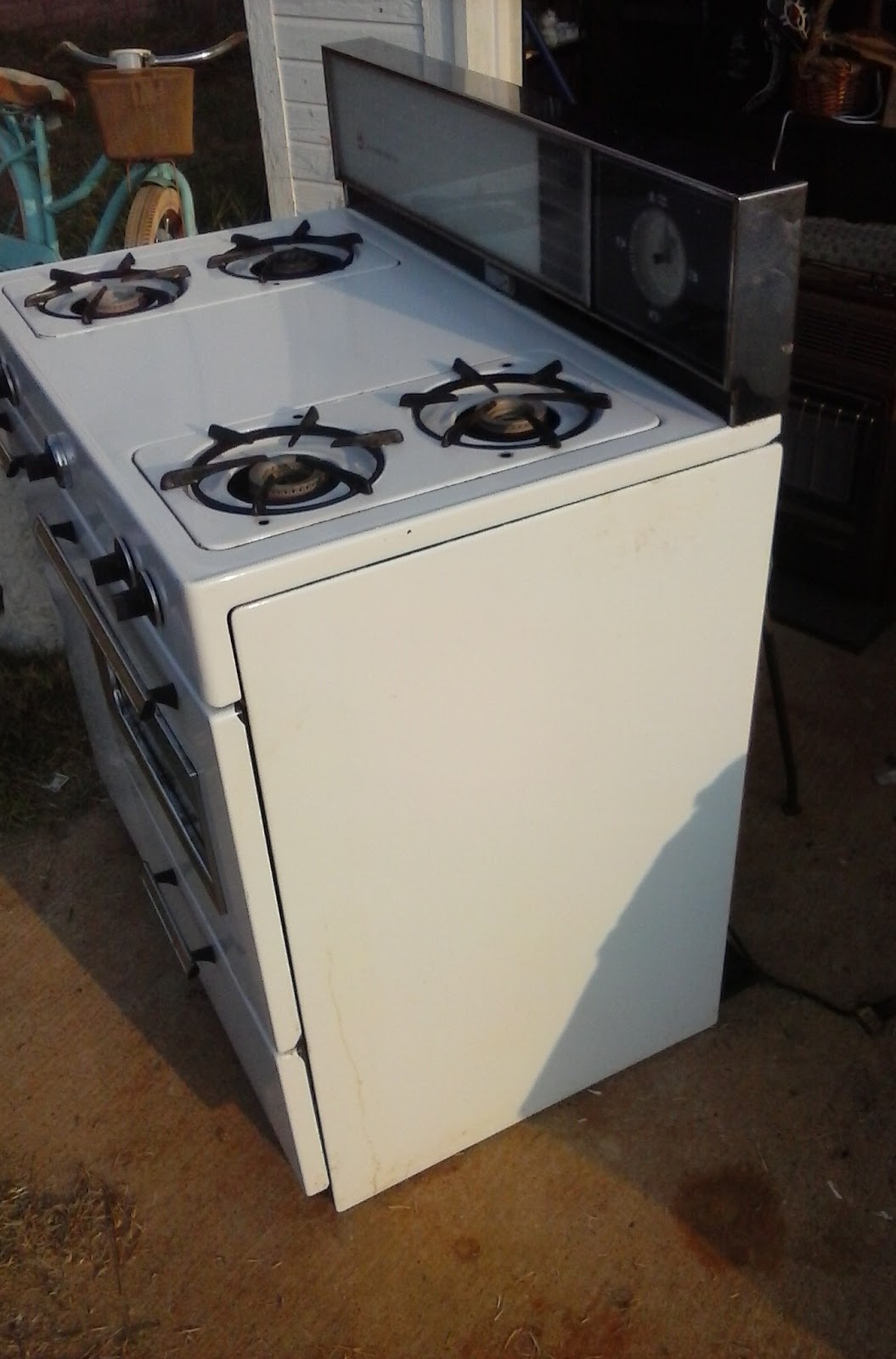 WINDY HILLS RANCH ANTIQUES 1950'S HARDWICK GAS STOVE FOR SELL