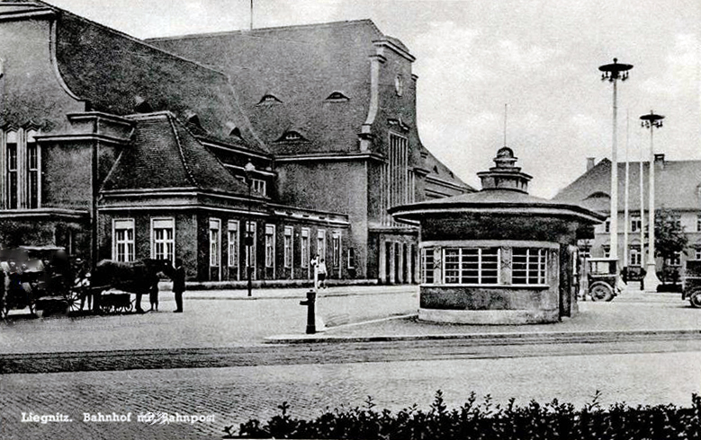 https://2.bp.blogspot.com/-y_dxmtbmt5w/T12oRTDkrEI/AAAAAAAAKyY/dQK9RvrTv9M/s1600/Liegnitz+Bhf+1930s.jpg