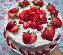 Red Velvet cake + fresh strwawberries + cream cheese cake