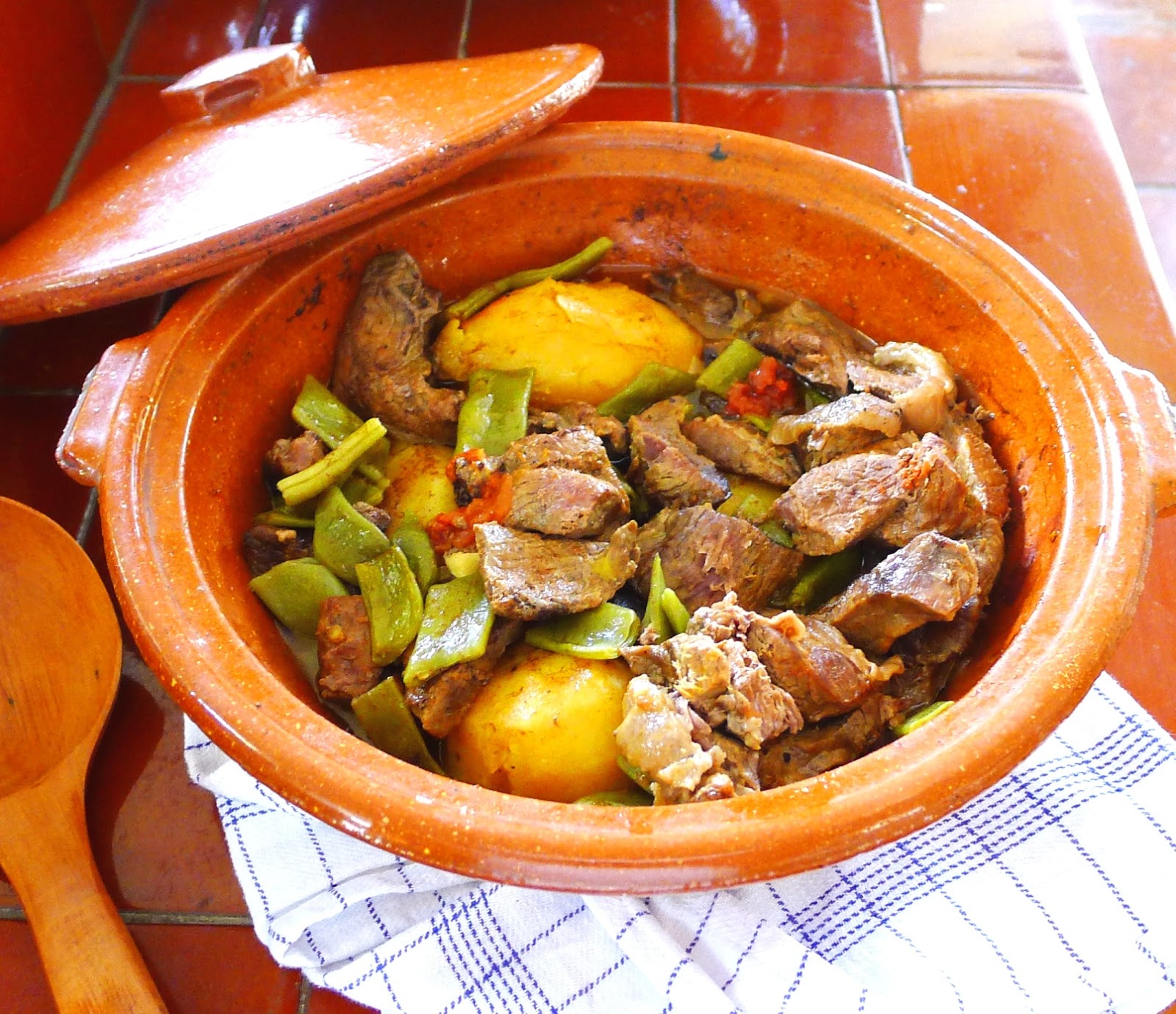 MY KITCHEN IN SPAIN CLAY POT—THE ORIGINAL SLOW COOKER