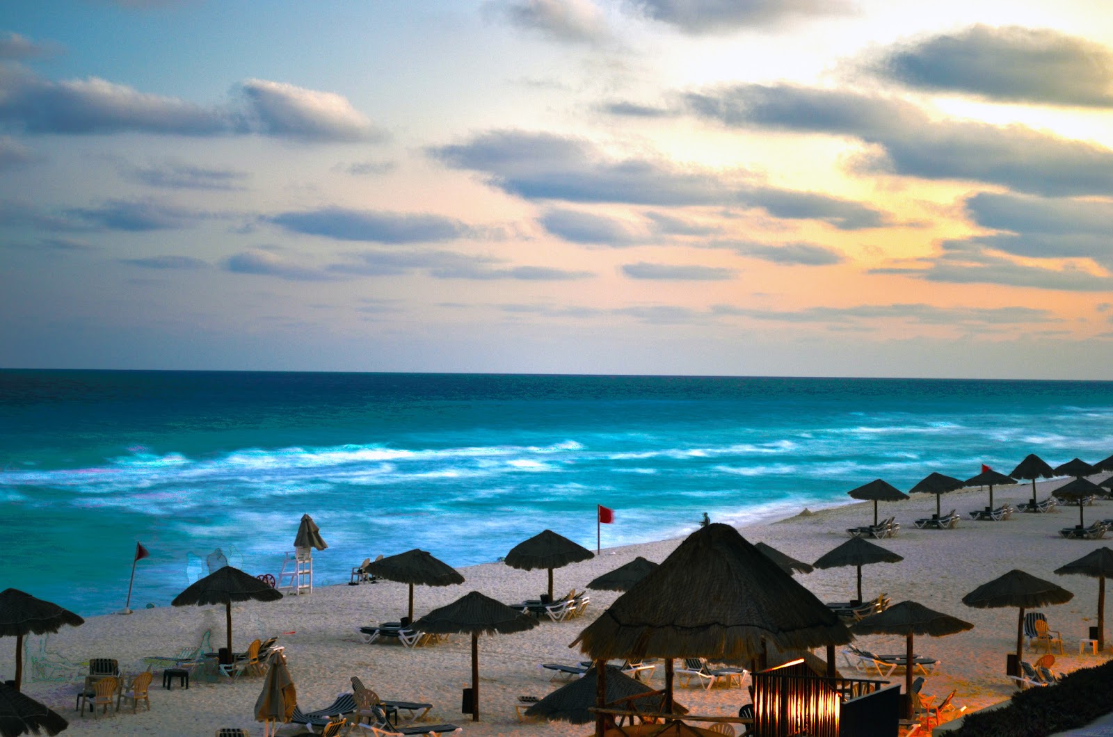 Backwards Giraffe: Cancun, Mexico. Beach and Resort