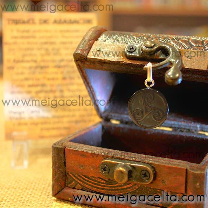 Trisquel Triskel de Azabache y Plata Amuleto Protección Coruña Meiga Celta 