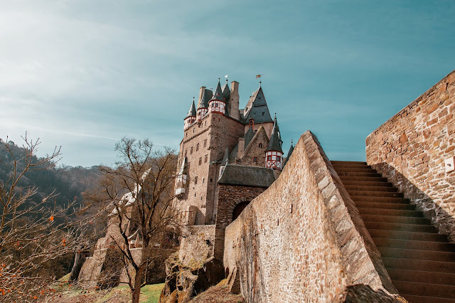 Traumpfad Eltzer-Burgpanorama  Premiumwanderweg  Traumpfade Rhein-Mosel-Eifel-Land  Wanderung Burg-Eltz 06