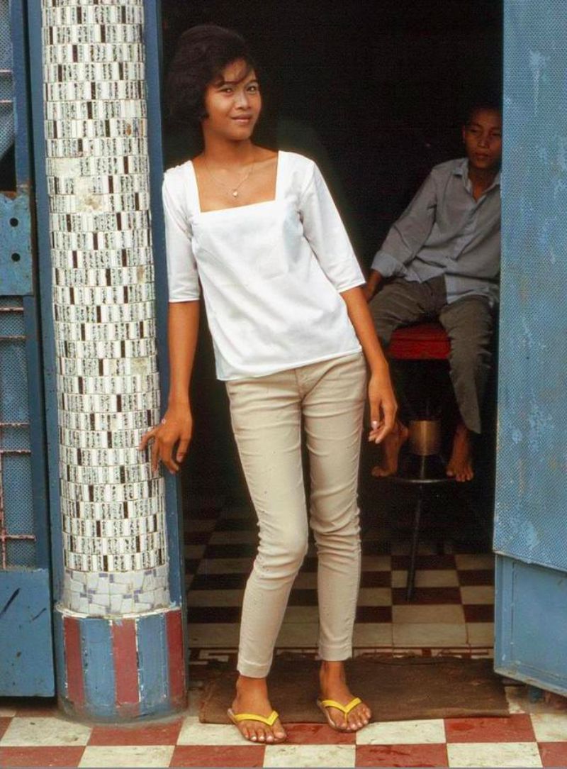 23 Candid Color Snapshots of Vietnamese Bar Girls During the Vietnam War ~ Vintage Everyday