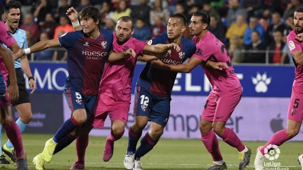 El Huesca demuestra la poca solidez defensiva del Málaga (2-0)