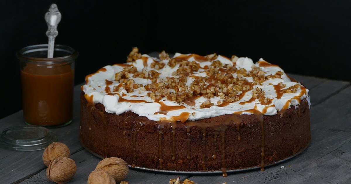 Bratapfeltorte mit karamellisierten Walnüssen Bratapfeltorte mit karamellisierten Walnüssen