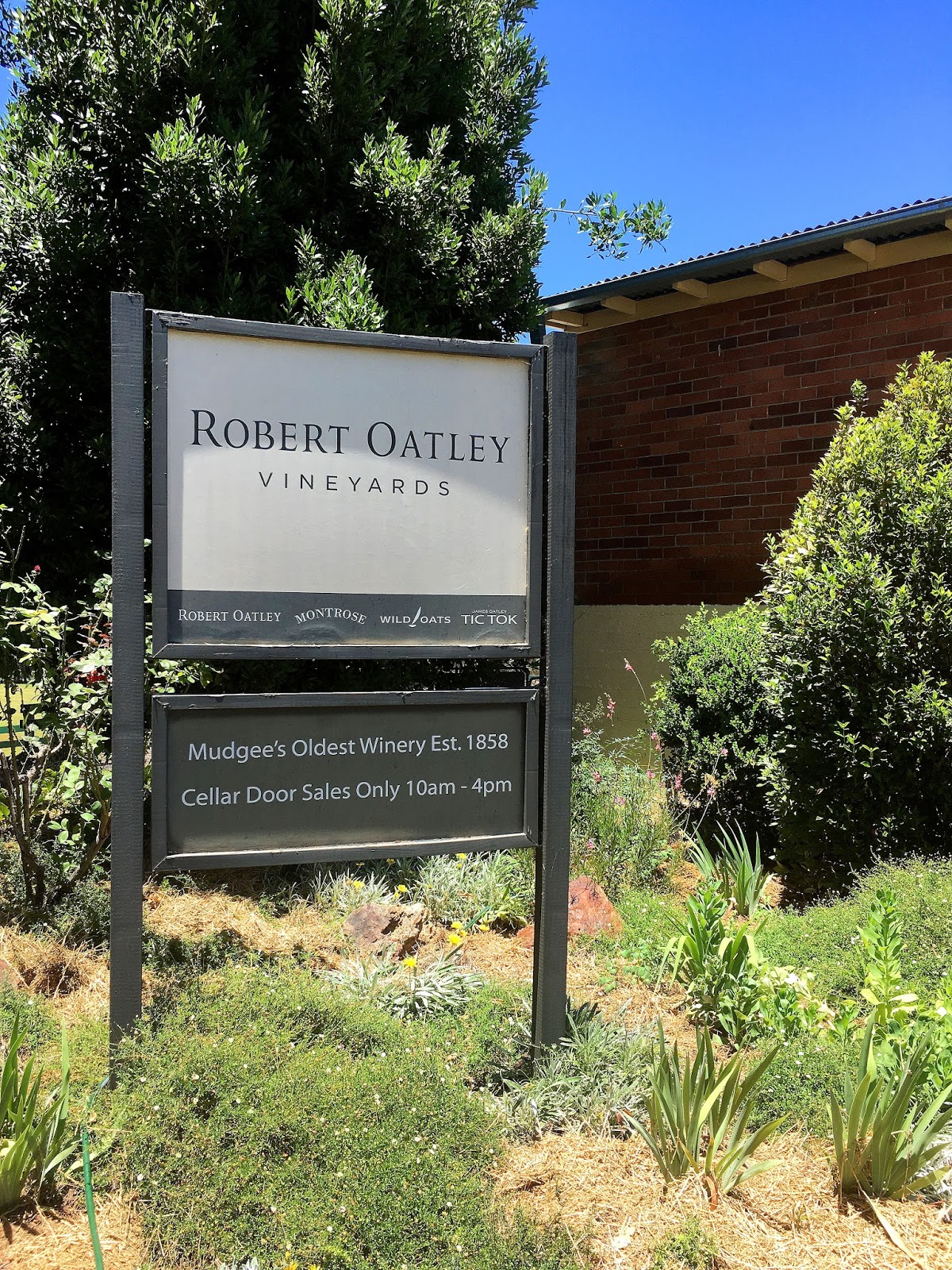 Come along with me for a day in Mudgee wine region in the Australian state of NSW where I discover the hidden gems of Mudgee Cellar Doors and Wineries.