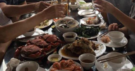 Banh xeo lot top mon an yeu thich, du thuyen lon nhat the gioi ra khoi - Anh 3