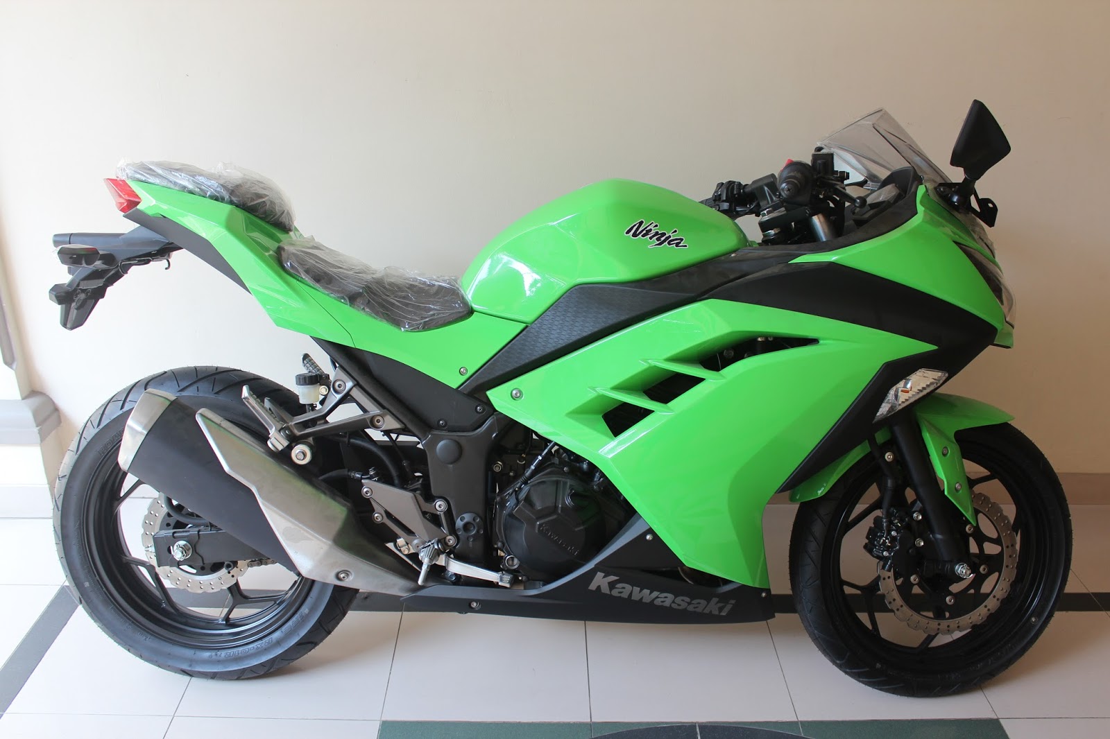 Kawasaki ninja 500 2007 г желтый. Kawasaki ninja ex250. Ниндзя 250 кубов. Кавасаки 250 кубов. Kawasaki ninja 250 кубов.