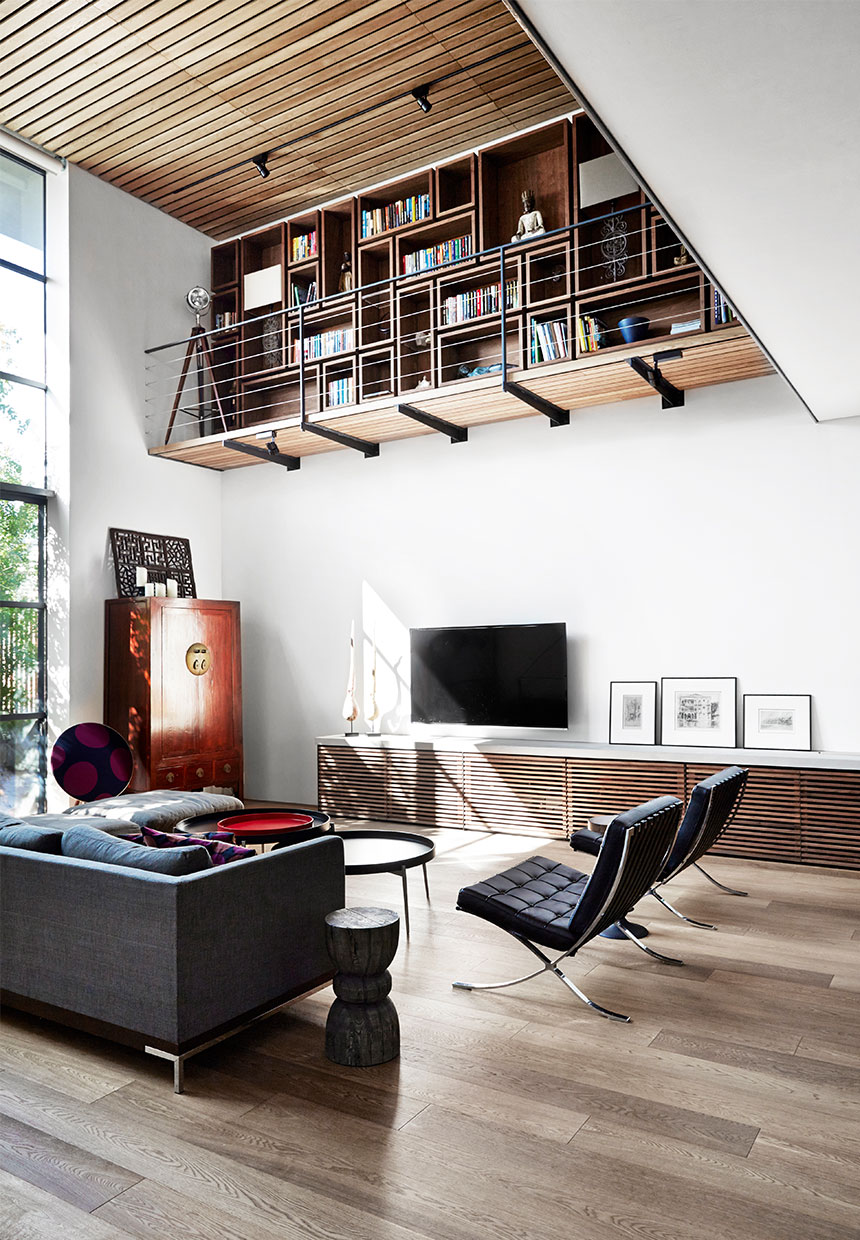 Barcelona chair, bang oulfsen spaker, wooden floor, loft style