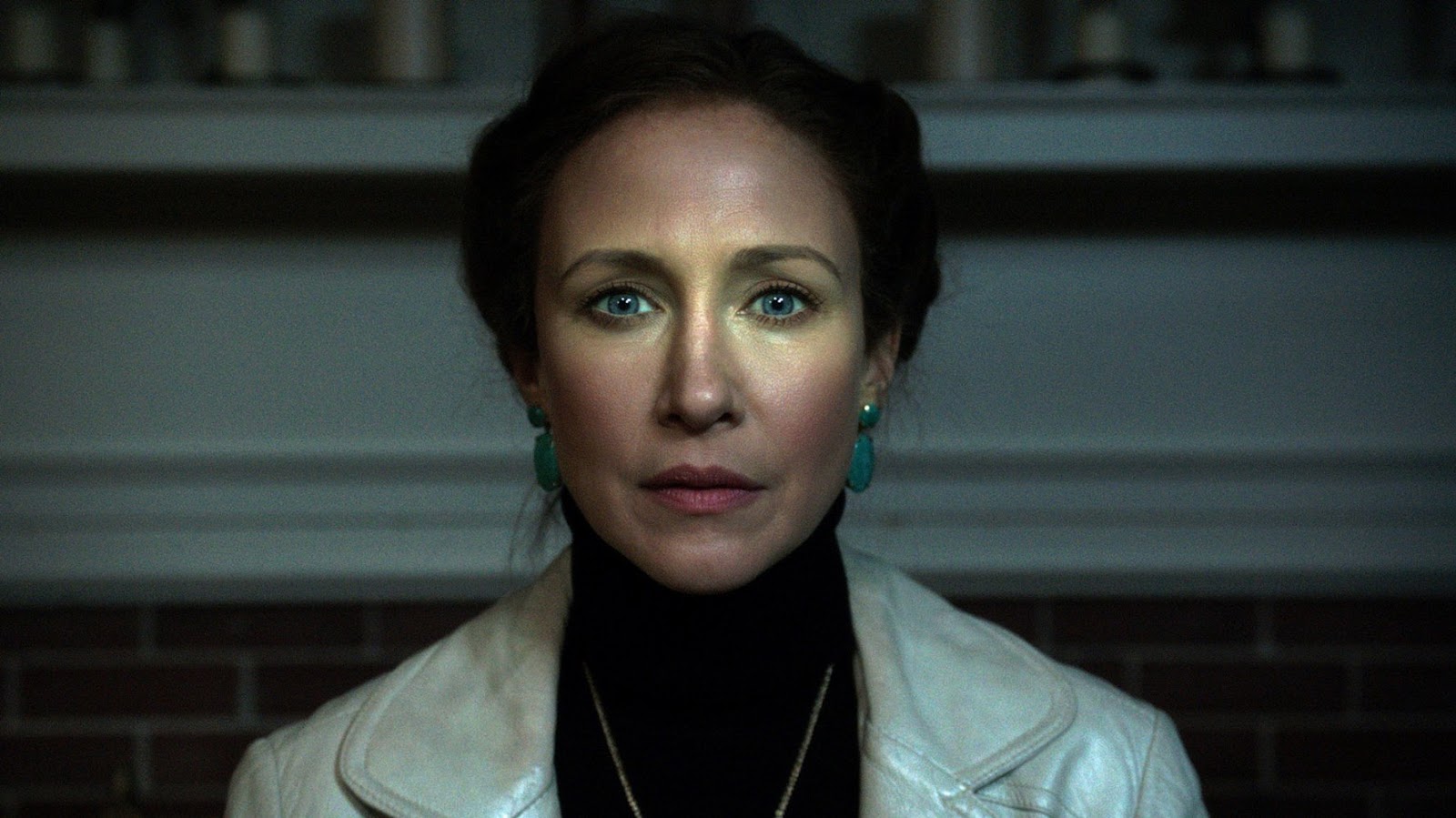THE CONJURING 2 - 4 Featurettes, 41 Images and 2 Posters | The