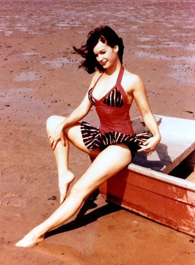 BETTIE PAGE 8X10 GLOSSY PHOTO PICTURE IMAGE #2 