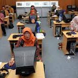 Sertifikasi Tahun 2015 Mengacu Pada Kualifikasi Akademik S1/D-Iv Atau
Berprofesi Sebagi Guru Selama 5 Tahun