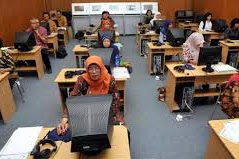 Sertifikasi Tahun 2015 Mengacu Pada Kualifikasi Akademik S1/D-Iv Atau
Berprofesi Sebagi Guru Selama 5 Tahun