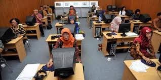 Sertifikasi Tahun 2015 Mengacu Pada Kualifikasi Akademik S1/D-Iv Atau
Berprofesi Sebagi Guru Selama 5 Tahun