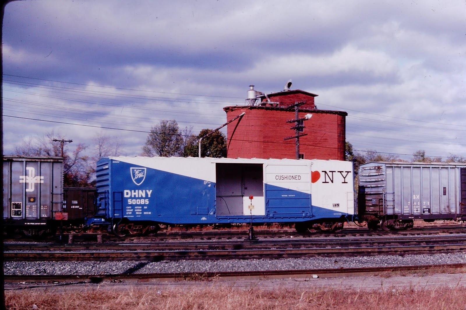 D & H "Colonie Main" layout I Love NY boxcars