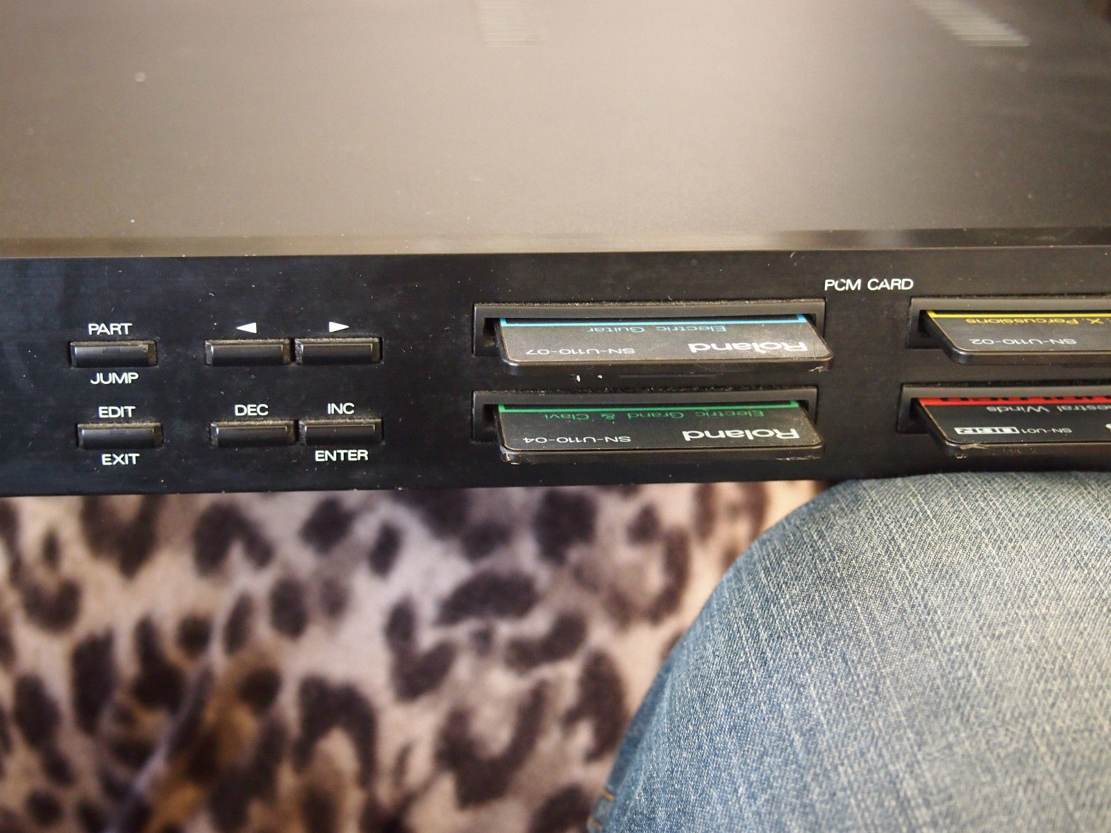 MATRIXSYNTH Roland U110 Synth Module + 4 Sound Cards SN Z965927