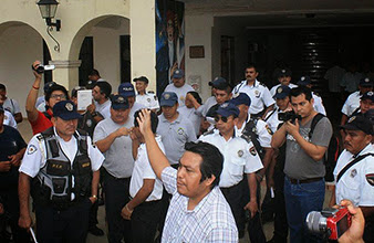 Domingo Flota simuló compra de equipo policiaco; defraudó al Ayuntamiento de JMM por 300 mil pesos