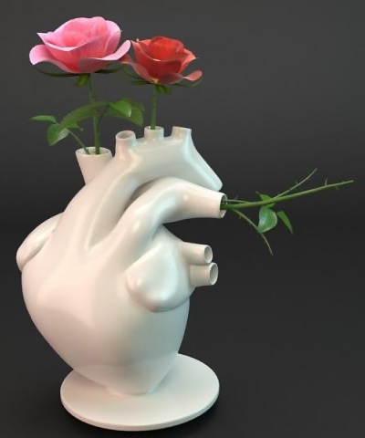 Hjerte-formet vase til roser i blodårerne