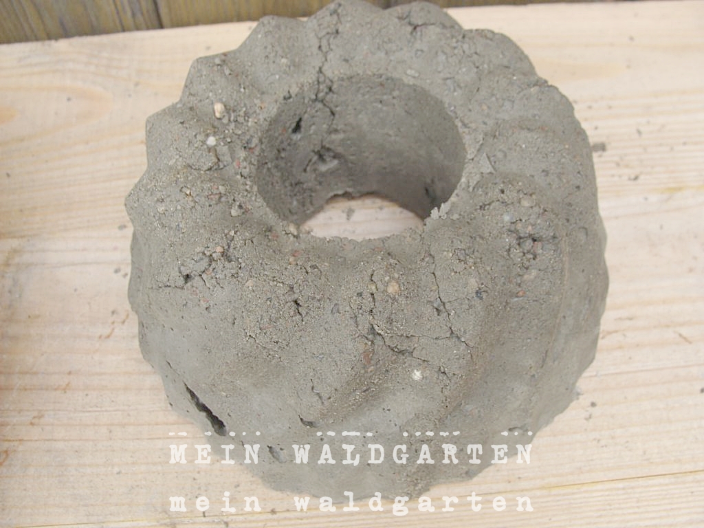 © Mein Waldgarten: Kaputte Betonkuchen und Gartenträume